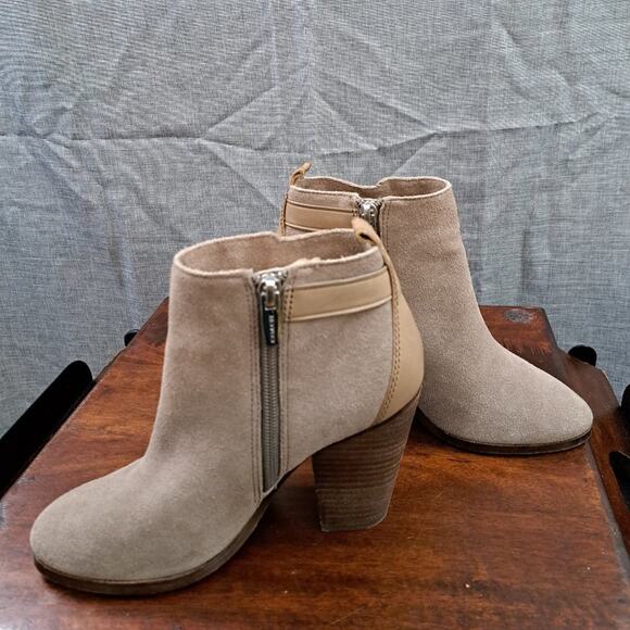 Coach Hewes Tan Suede Ankle Boots Heels Sz 6B - Picture 1 of 13